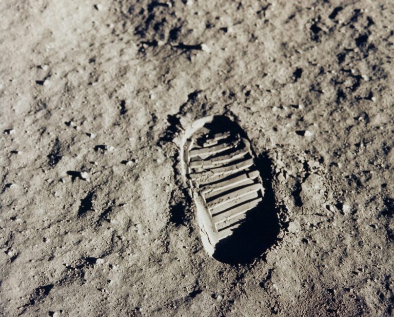 Enabling VM Fault Tolerance with VCF Orchestrator: The Apollo 13 Approach