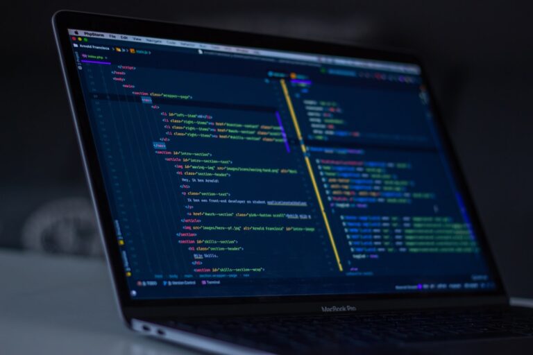 SiteForge vs Squarespace AI: WordPress AI vs Hosted AI (2026)